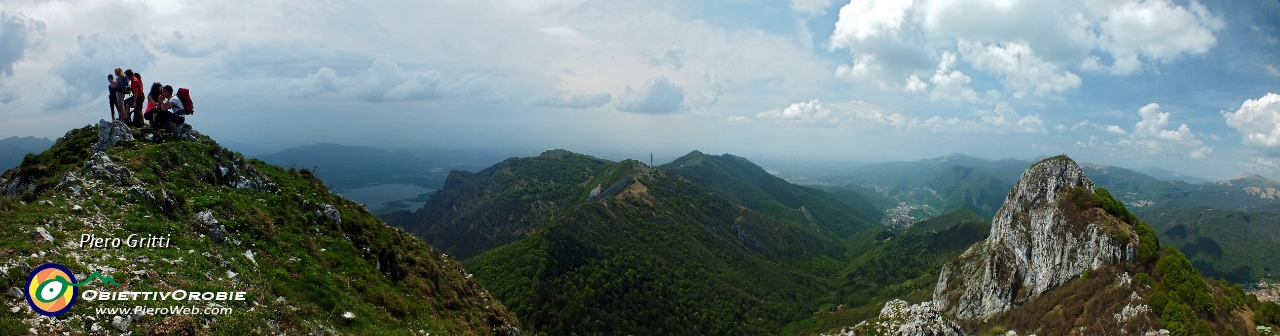 66  Panoramica dalla cima del Corno Centrale verso sud-ovest....jpg